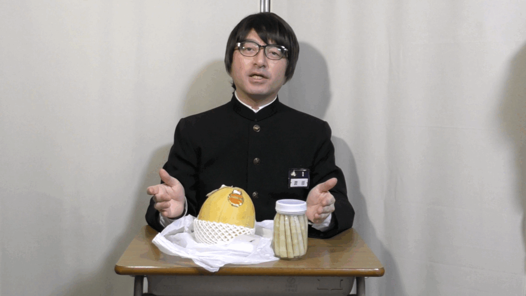 渡部航佑の青森県田舎館村行ってみた - 2025年の田んぼアートを観た帰りに産直センターで買った「アムさん」メロンを中学生のコスプレのまま実食!